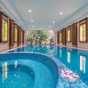 **** Hotel Lion's Garden Ungarn