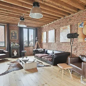 https://apt-re-claimed-loft.hotelsghent.com
