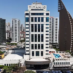فندق تيتانيك بيزنس كارتل اسطنبول